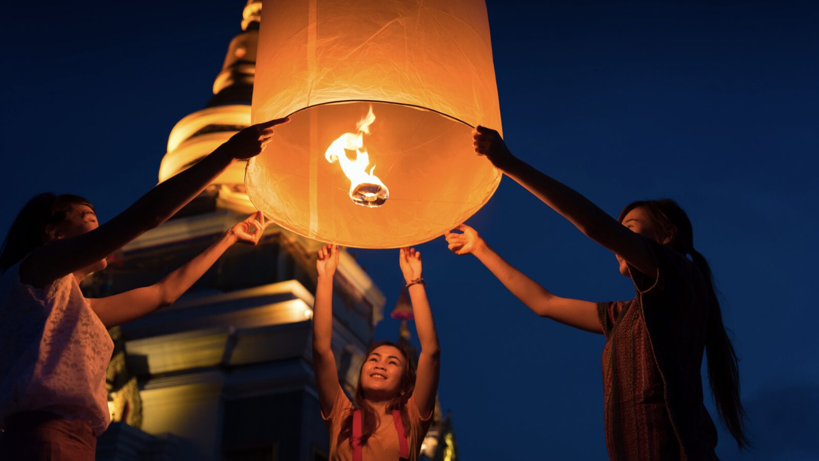 Chiang Mai · Santuário de elefantes e Festival das Lanternas